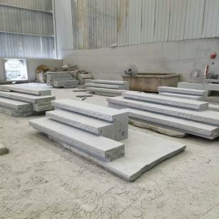 锦州 整石台阶（大面火烧+侧面自然面），出货前厂内拼装