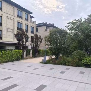 锦州 芝麻白与芝麻白搭配铺装，尺寸1200*600