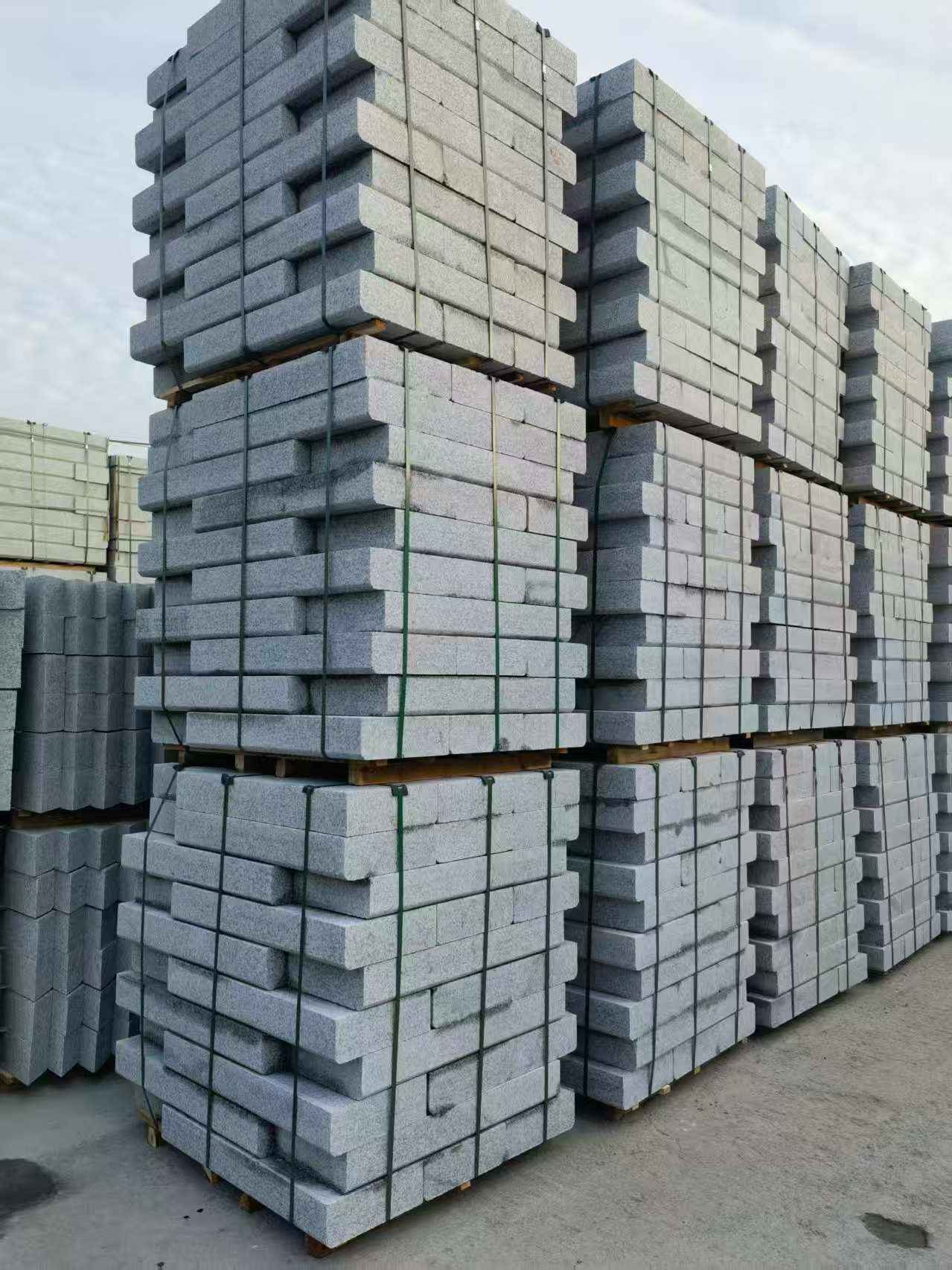 锦州 路沿石（路侧石），颜色一致，尺寸标准