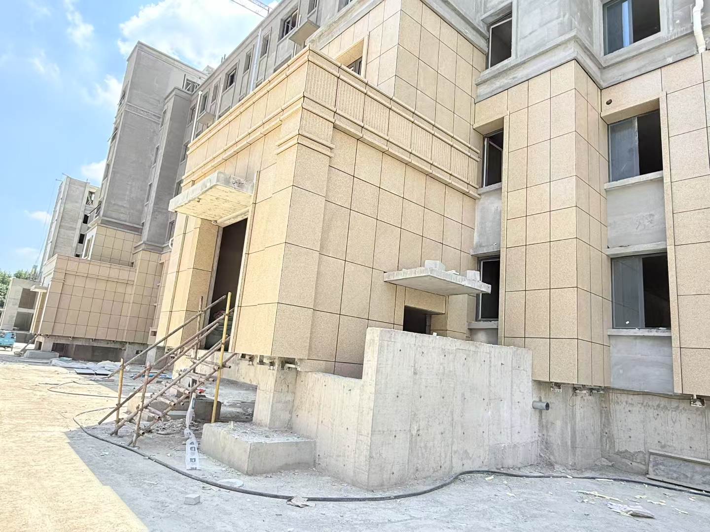 锦州 黄金麻干挂，工地实拍