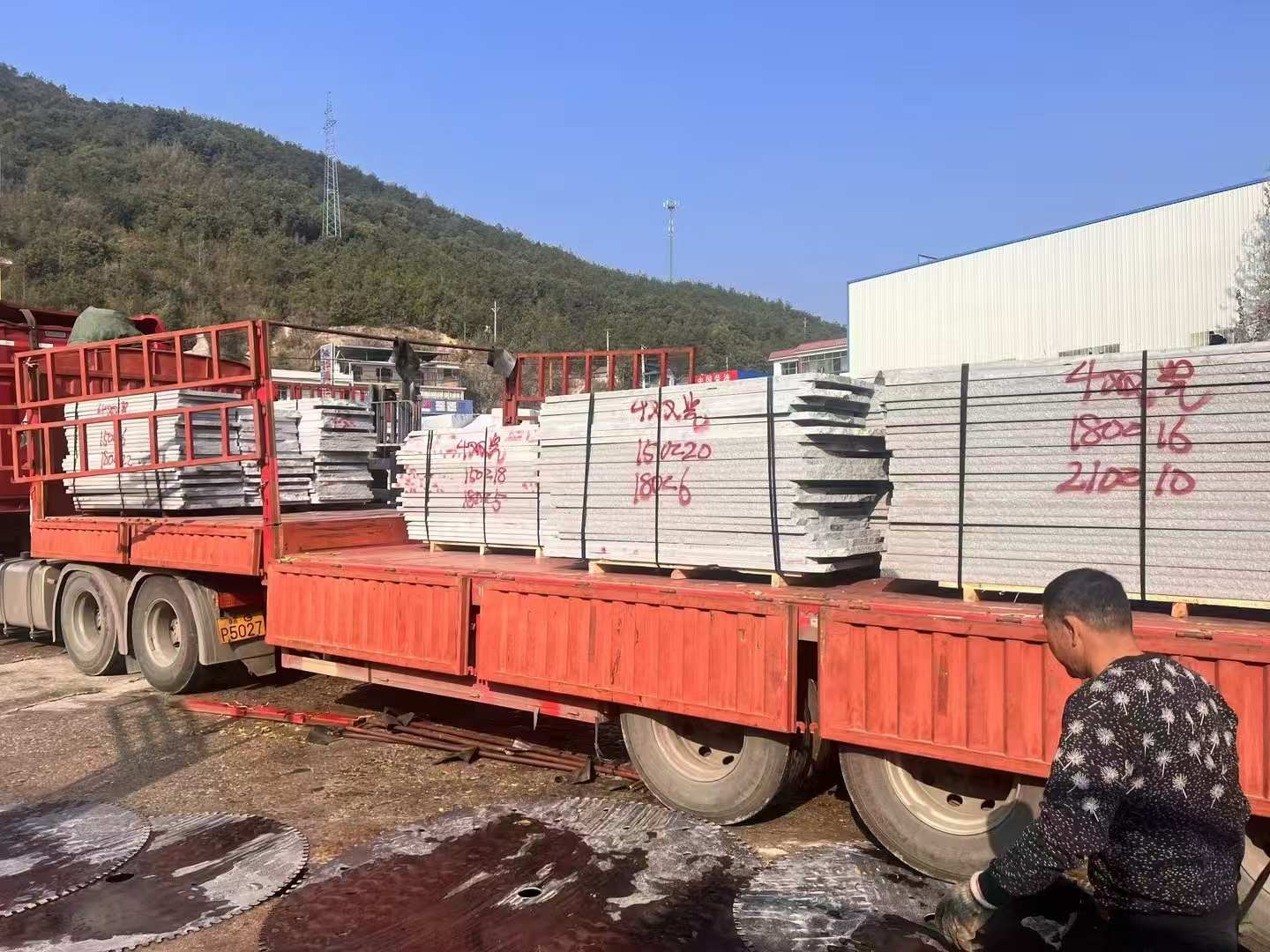 锦州 芝麻灰花岗岩光面毛板出货日常