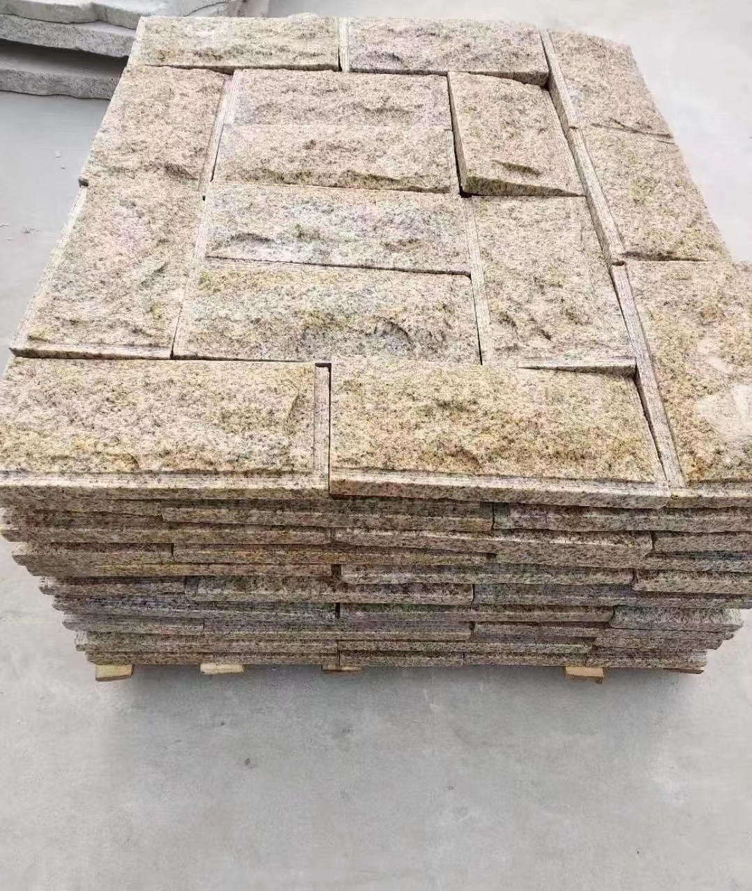 锦州黄锈石蘑菇石